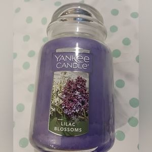 NWT! YANKEE CANDLE (Lilac Blossom, 22oz)